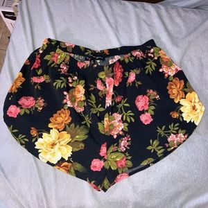 FLORAL SHORTS (M)